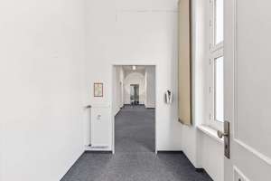 Großzügige Altbaueinheit mit sehr hohen Decken und Entwicklungspotenzial in ruhiger, zentraler Lage – Die vollständige Adresse der Immobilie erhältst du vom Anbieter., 10777 Schöneberg, Berlin – Vorschaubild 12