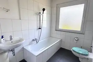 //  3 Zimmer Wohnung mit Balkon // – Richard-Wagner-Straße 1, 47226 Duisburg – Vorschaubild 4