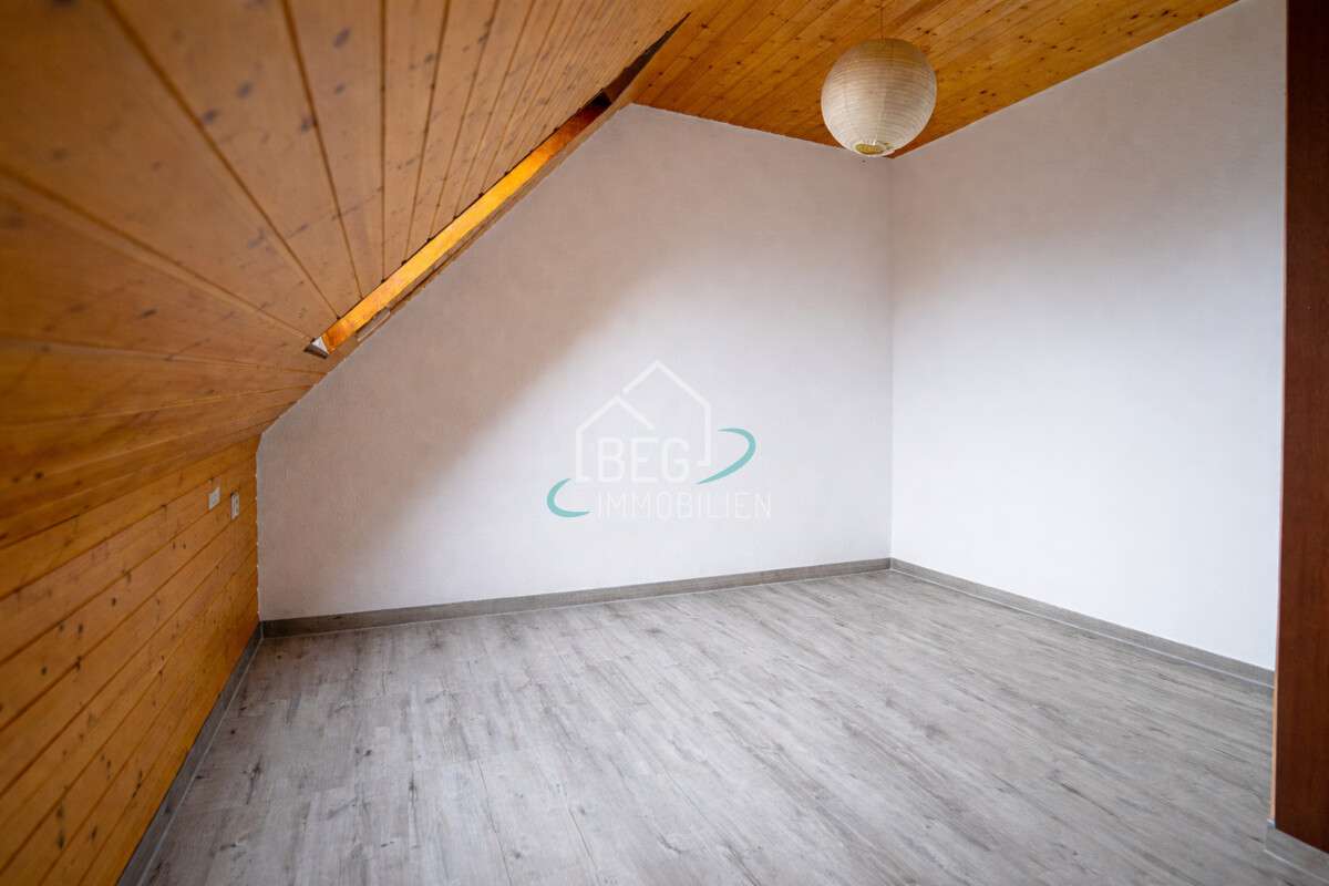 Immobilie in Michelbach an der Bilz - Großzügige Eigentumswohnung mit zwei Garagen in zentraler Lage - Bild 9