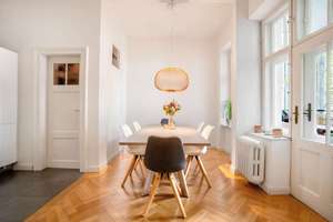 Charmante Stil-Altbauwohnung mit großem Balkon. Zeitlose Schönheit & echtes Wohngefühl. – Die vollständige Adresse der Immobilie erhältst du vom Anbieter., 80797 Neuschwabing, München – Vorschaubild 4