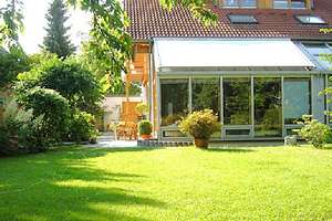 Provisionsfrei; lichtdurchflutetes Haus für Familien mit 195 m² WNF, Wintergarten, Kamin, Garage – Die vollständige Adresse der Immobilie erhältst du vom Anbieter., 12623 Mahlsdorf, Berlin – Vorschaubild 1