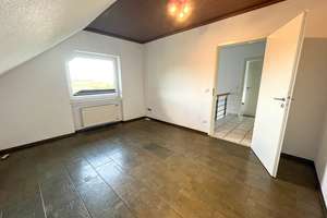 Großzügiges Einfamilienhaus mit Einliegerwohnung, Doppelgarage und Traumgrundstück in Illerich – Die vollständige Adresse der Immobilie erhältst du vom Anbieter., 56814 Illerich – Vorschaubild 9