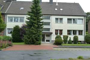 Dachgeschoßwohnung in gepflegtem 5-Familienhaus