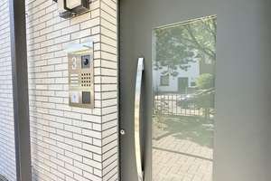 Saniertes Wohn- & Geschäftshaus in zentraler Lage mit Garagen und Stellplätzen – Die vollständige Adresse der Immobilie erhältst du vom Anbieter., 40470 Mörsenbroich, Düsseldorf – Vorschaubild 3