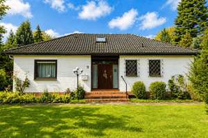 Ihr Projekt im Grünen: Lichtdurchfluteter Bungalow mit 940 m² Gartenidylle und Raum zur Entfaltung – Die vollständige Adresse der Immobilie erhältst du vom Anbieter., 22949 Ammersbek – Vorschaubild 3