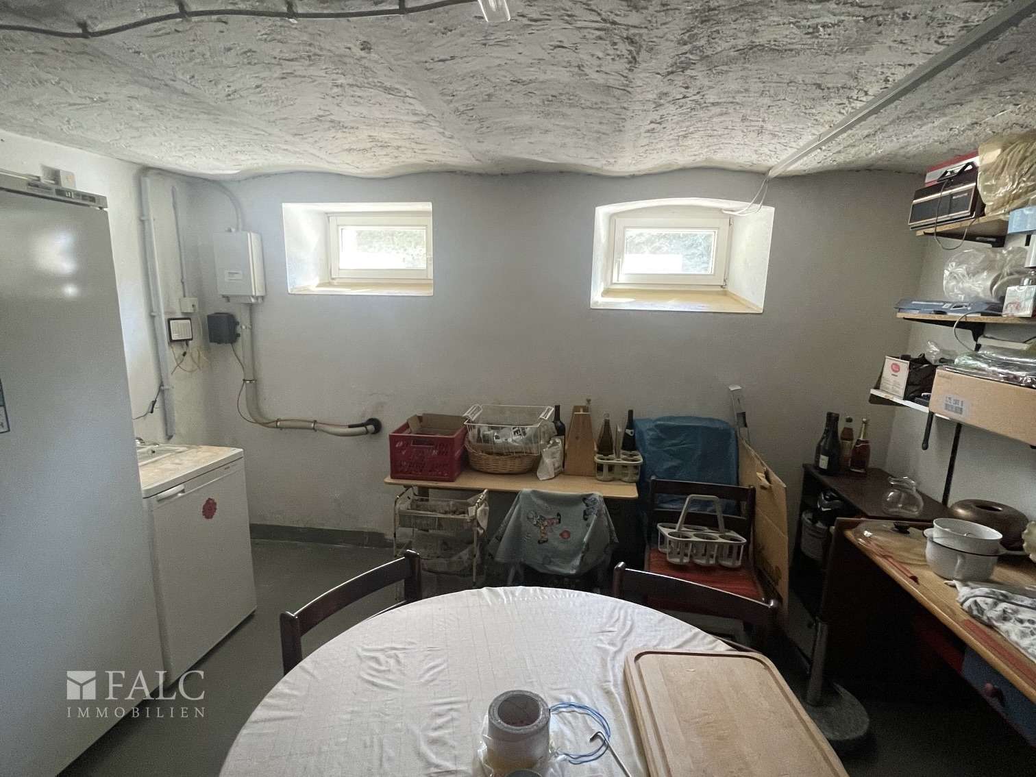 Immobilie in Mandelbachtal - Zweifamilienhaus mit Halle, Werkstatt und Garagen - Bild 18