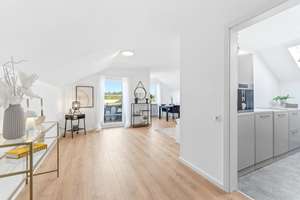 Hoch hinaus: Lichtdurchflutete 3-Zimmer-Wohnung mit Weitblick in Ulm-Wiblingen – Die vollständige Adresse der Immobilie erhältst du vom Anbieter., 89079 Wiblingen, Ulm – Vorschaubild 2