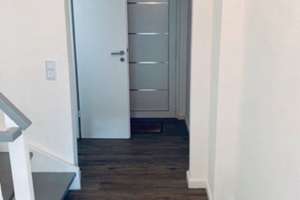 Großzügiges Reihenhaus mit viel Platz und Entwicklungspotenzial – Bezugsfrei ab 01.06.2026 – Die vollständige Adresse der Immobilie erhältst du vom Anbieter., 53859 Niederkassel – Vorschaubild 2
