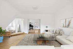Exklusives Dachgeschossjuwel mit zwei Balkonen in herrschaftlicher Villa – Die vollständige Adresse der Immobilie erhältst du vom Anbieter., 30161 Oststadt, Hannover – Vorschaubild 3