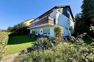 Gepflegtes Haus mit Einliegerwohnung in bester Lage und traumhaftem Fernblick auf die Vogesen. – Am Schulacker 14, 77933 Lahr/Schwarzwald – Vorschaubild 1