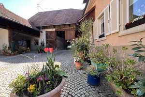 Rarität! Ehemaliger Bauernhof im Markgräflerland!
Traumhafter Innenhof/ Scheune/ Winzerkeller usw – Breisgau-Hochschwarzwald (Kreis) – Vorschaubild 1