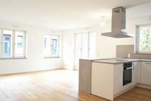 Komfortable Wohnung mit Terrasse und Einbauküche am Pfanzeltplatz 15a