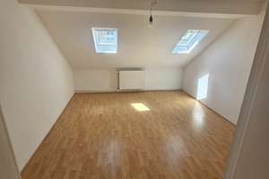 Renovierte 6-Zimmer-Dachgeschosswohnung im Altbau in Offenbach am Main – 63065 Wilhelmschule, Offenbach am Main – Vorschaubild 5