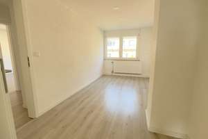 🏡 Fünf-Zimmer-Wohnung in Pforzheim - modernisiert, lichtdurchflutet, mit Kamin und zwei Bädern – Hohenstaufenstr. 56, 75177 Nordstadt, Pforzheim – Vorschaubild 6