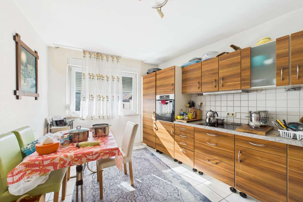 Immobilie in Birkenau - Modernisierungsbedürftiges Zweifamilienhaus mit vermieteter Gewerbeeinheit in Birkenau - Bild 3