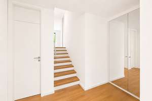 Stilvoll wohnen auf zwei Ebenen – hochwertig ausgestattete 3-Zi-Split-Level-Whg mit Loggia + Balkon – Oberföhringer Strasse 127 a, 81925 Oberföhring, München – Vorschaubild 4