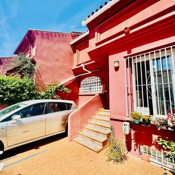 Reihenhaus mit 4 Schlafzimmern und Garage in Los Pacos .... einen Besuch wert