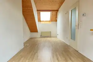 NUR 5 MINUTEN BIS ZUR FUßGÄNGERZ ONE UND DENNOCH ABSOLUT RUHIG GELEGEN! 2-Zimmer Altbauwohnung – Wiesbaden – Vorschaubild 5