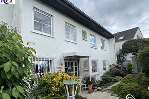 Kelkheim - sehr gepflegte Doppelhaushälfte auf großzügigem Grundstück