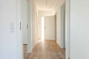 Erstbezug: Lichtdurchflutete neu erbaute Dachgeschosswohnung über dem Norden Ingolstadts – Kleiststr. 41, 85055 Nordost, Ingolstadt – Vorschaubild 4