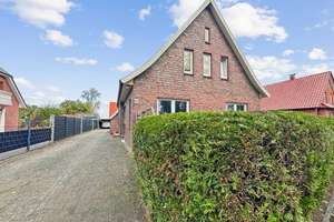 Vielseitig nutzbares 3-Parteienhaus mit ca. 0,55 ha Weidefläche in Rhauderfehn-Holte