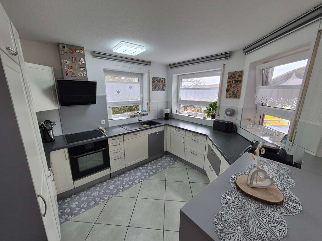 Immobilie in Großbottwar - TOP gepflegte Doppelhaushälfte mit Einliegerwohnung - hier lässt sich entspannt leben - Bild 2