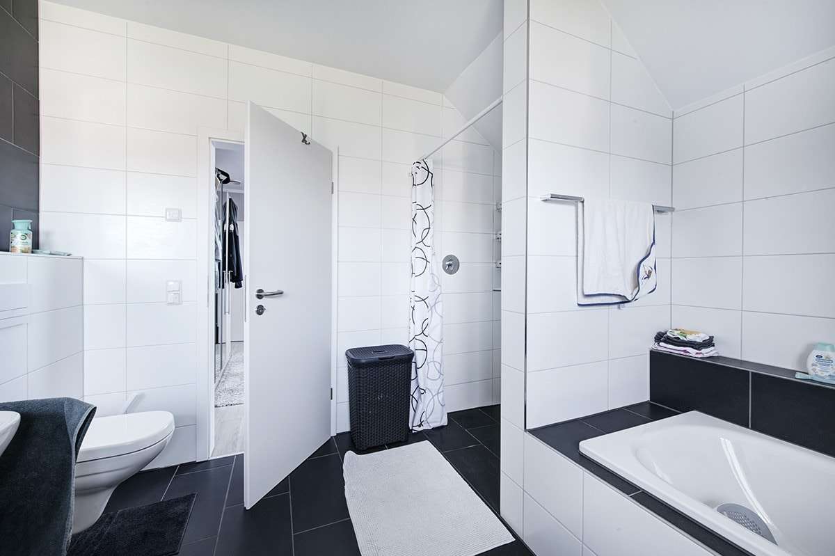 Immobilie in Helmenzen - Exklusives und besonders hochwertig ausgestattetes Zweifamilienhaus in Ortslage; barrierefrei - Bild 6