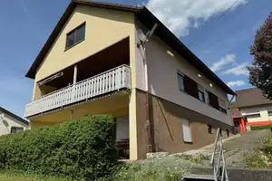 Besonderes 2-3 Familienhaus mit Garten, 3  Garagen in ruhiger Lage mit besonderer Aussicht – Im Hungerbühl 10, 73529 Ostalbkreis – Vorschaubild 3