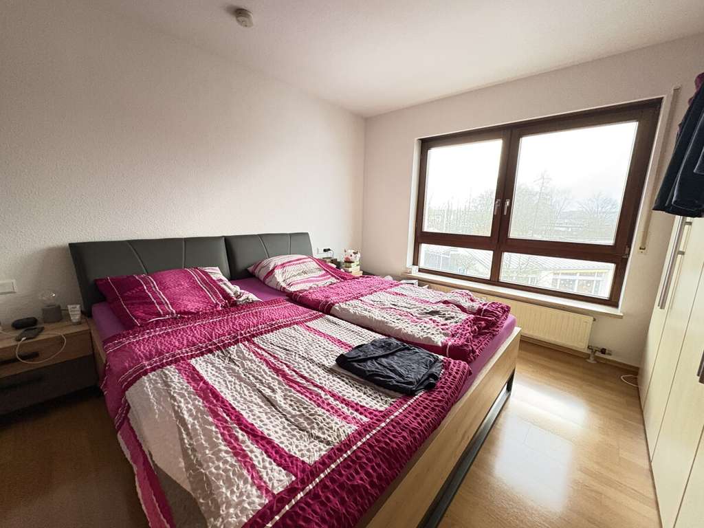 Immobilie in Markgröningen - Helle 3,5-Zimmer-Eigentumswohnung mit Balkon, Tiefgaragenstellplatz und moderner Einbauküche - Bild 3