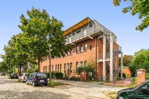 Einzigartige Wohnung auf 2 Ebenen mit Garten und Wintergärten in Berlin-Adlershof