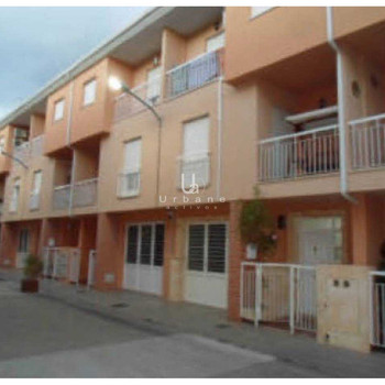 REIHENHAUS IN CARLET