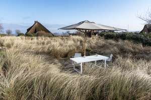 ULI VOGELER GmbH - ÄSTHETIK IN PERFEKTION - REETGEDECKTE HAUSSCHEIBE MIT TRAUMHAFTEN SÜDTERRASSEN – Klenterdeel 7 b, 25980 Sylt (Gemeinde) – Vorschaubild 4