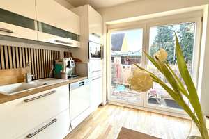 Charmantes Einfamilienhaus mit Keller, Dachterrasse u. Einbauküche in Augsburg-Haunstetten – Die vollständige Adresse der Immobilie erhältst du vom Anbieter., 86179 Haunstetten-Nord, Augsburg – Vorschaubild 1