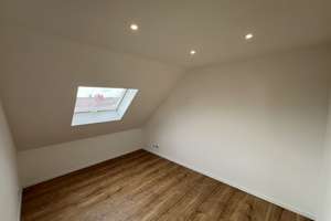 3,5 Zimmer Loft-Dachgeschoss Wohnung in Wiesbaden Breckenheim mit EBK und Balkon – Die vollständige Adresse der Immobilie erhältst du vom Anbieter., 65207 Breckenheim, Wiesbaden – Vorschaubild 3