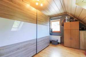 Zweifamilienhaus mit Einliegerwohnung, Gewerbehalle, Garagen, Werkstatt und Garten in ruhiger Lage – Die vollständige Adresse der Immobilie erhältst du vom Anbieter., 93182 Duggendorf – Vorschaubild 11