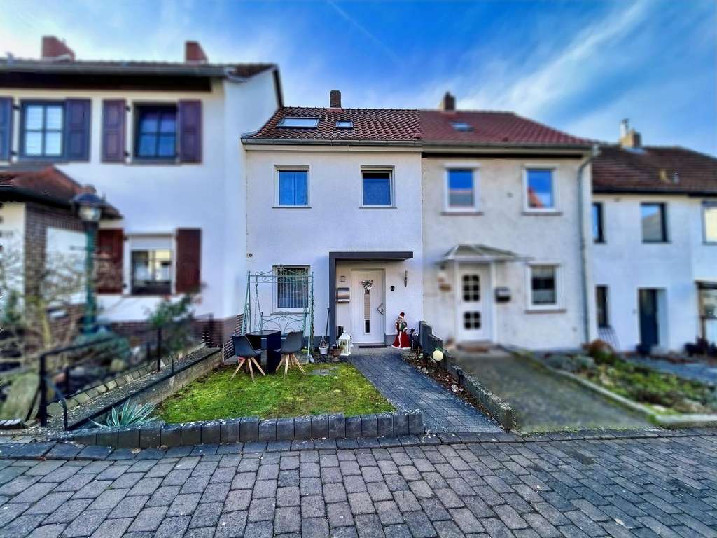 Immobilie in Hünfeld - Reihenmittelhaus mit Potenzial sucht Handwerker 

 - Bild 0