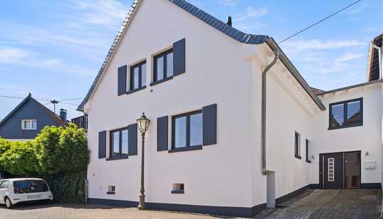 Bild von Exklusiv wohnen: Modern saniertes Einfamilienhaus mit Garten & Dachterrasse