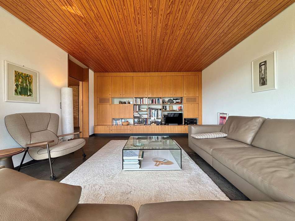 Wohnzimmer mit Schrankwand