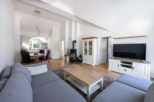 Großzügige 4-Zimmer-Dachgeschosswohnung mit beeindruckender Raumhöhe, Kamin und zwei Balkonen – Die vollständige Adresse der Immobilie erhältst du vom Anbieter., 81827 Waldtrudering, München – Vorschaubild 6
