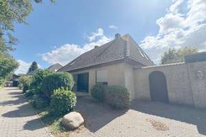 Freistehendes Einfamilienhaus mit schönem Garten und Garage in ruhiger Lage Huchtings