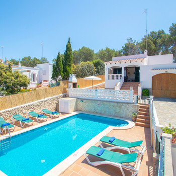 Prächtige Villa mit Touristenlizenz, Pool und Garage in Cala Galdana