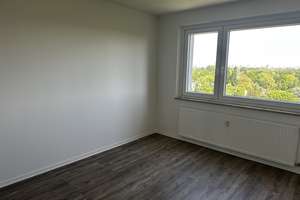 Blick über Hamburg: 3-Zimmer-Wohnung mit Balkon – Korallusring 9, 21109 Wilhelmsburg, Hamburg – Vorschaubild 8