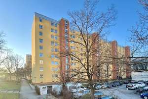 Helle und großzügige Wohnung mit - viel -  Potenzial in umfassend saniertem Haus - Reserviert -