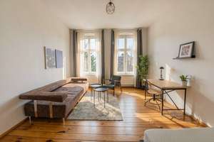 Charmante 2-Zimmer-Altbauwohnung mit Balkon nahe Tempelhofer Feld
