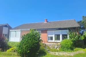 gepflegtes 5-Zimmer-Einfamilienhaus mit Vollkeller & Garage – Rehwiese 4, 21682 Stade – Vorschaubild 1