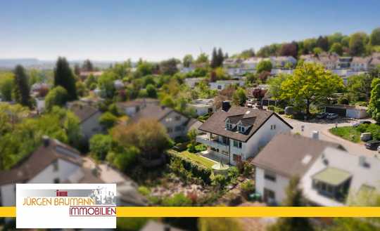 Freistehendes Einfamilienhaus mit Einliegerwohnung und Doppelgarage in Tübingen
