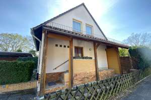 +++ BS-Kralenriede: Sanierungsbedürftiges Einfamilienhaus mit Doppelcarport und Garten  +++ – Neißeweg 8, 38108 Schunteraue, Braunschweig – Vorschaubild 2