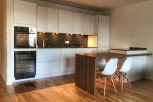 Stilvolle, neuwertige 3-Zimmer-Wohnung mit Balkon und EBK in München