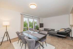 Moderne DHH mit Ausbaureserve! Ruhige Lage, durchdachter Grundriss, Carport, Garten & Solarthermie! – Die vollständige Adresse der Immobilie erhältst du vom Anbieter., 24893 Taarstedt – Vorschaubild 2