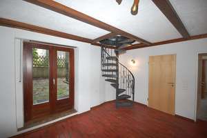Erdgeschoss + 6 Zimmer Maisonette-Wohnung + Terrasse + Loggia in Buer